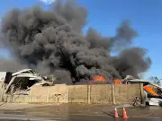Incêndio em fábrica de EVA em Perdigão deixa três feridos graves
