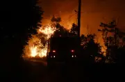 Incêndio fora de controle atinge Tessalônica e ameaça residências na Grécia