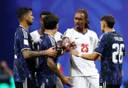 Inglaterra e Argentina: confusão no início da semifinal da Copa