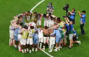 Inglaterra vence Congo de virada e enfrenta México nas oitavas