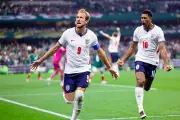 Inglaterra vence México de virada e avança às quartas da Copa