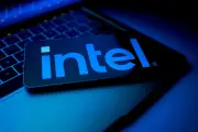 Intel sobe 6% com previsões otimistas impulsionadas pela IA
