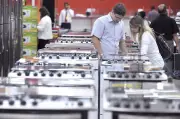 Intenção de consumo das famílias sobe 0,1 ponto em julho, diz CNC