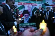 Irã sepulta Khamenei; paradeiro do sucessor Mojtaba é incógnita