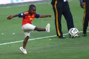 Irmão de 3 anos de Lamine Yamal rouba a cena na Copa de 2026