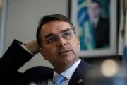 Isolado, Flávio vive cenário similar ao de Bolsonaro em 2018