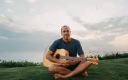 Jack Johnson volta ao Brasil em fevereiro de 2027 com turnê em três cidades
