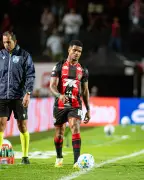 Jamerson deve seguir na lateral direita do Vitória contra o Botafogo
