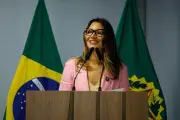 Janja descarta carreira política e quer 'vida de mulher casada' com Lula
