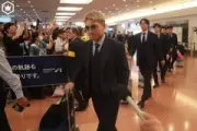 Japão é recebido com carinho por torcedores após eliminação para o Brasil