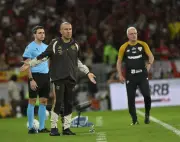 Jardim critica detalhes e defende gestão de Ortiz após empate do Flamengo