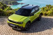 Jeep Avenger chega ao Brasil com visual renovado e motor híbrido leve