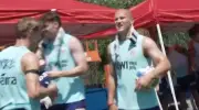Jogadores da Noruega brincam com calor extremo nos EUA em vídeo