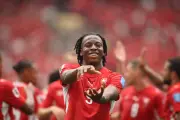 Johan Manzambi, destaque suíço na Copa, é vendido ao Newcastle por R$ 352,8 milhões