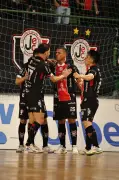Joinville vence Umuarama por 4 a 0 e se mantém na vice-liderança da LNF