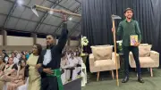 Jovem homenageia avô agricultor com enxada em formatura no PI