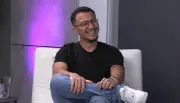 Jovem larga odontologia no 7º período para viver de day trade