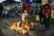 Juiz dos EUA proíbe deportação de testemunha de morte por ICE