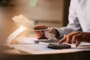 Juros futuros sobem com petróleo perto de US$ 100