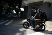 Justiça obriga Prefeitura de SP a autorizar Uber Moto em 48h