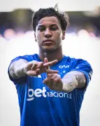 Kaio Jorge atinge 100 jogos pelo Cruzeiro e celebra fase artilheira