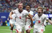 Kane decide, marca duas vezes e garante vitória da Inglaterra na Copa