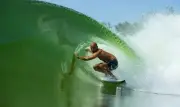 Kelly Slater volta ao Mundial como wildcard em Teahupoo após cirurgia