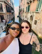Kenya Sade curte férias em Veneza com a mulher Thamyres Donadio