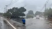 Lagoa de Extremoz transborda e moradores ficam ilhados na Grande Natal