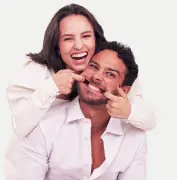 Larissa Manoela e André Frambach estreiam 'Descalços no Parque' no Rio