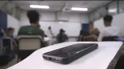 Lei que proíbe celular nas escolas completa um ano com resultados positivos