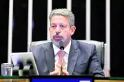 Lira admite possível voto em Renan Filho e ameniza rivalidade