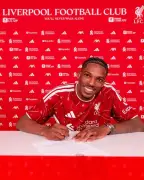 Liverpool contrata zagueiro francês Jérémy Jacquet por R$ 410 milhões