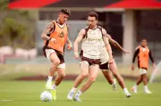 Léo Ortiz treina com grupo e pode voltar contra o São Paulo