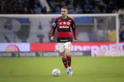 Léo Ortiz volta a treinar com grupo do Flamengo e se aproxima de retorno
