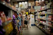 Lojas abrem com muito mais promoções, diz associação dos supermercados