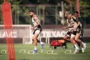 Lucas Paquetá treina com elenco e fica próximo de voltar ao Flamengo