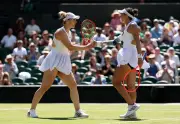 Luisa Stefani alcança top 5 do ranking de duplas após vice em Wimbledon