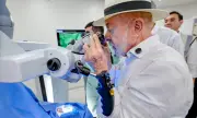 Lula inaugura hospital em Alagoinhas e mostra curativo de radioterapia