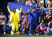 Madonna, Ronaldo e Ronaldinho no show do intervalo da Copa: legado brasileiro em foco