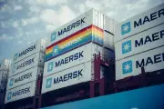 Maersk adiciona taxa de US$ 1 mil por contêiner em trânsito no Estreito de Ormuz