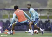 Manchester United mira Andrey Santos e Chelsea pede R$ 345 milhões