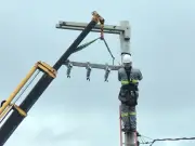 Manutenção elétrica na Rodovia Josmar Chaves Pinto em Macapá