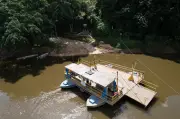 Marinha interdita balsa ecológica no Rio Tietê por riscos à navegação