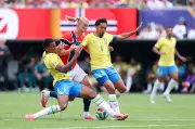 Marquinhos pede desculpas após eliminação para Noruega na Copa