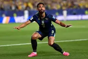 Matheus Cunha visita pizzaria que o homenageou no RN