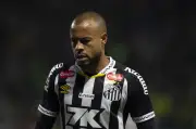 Mayke aciona Justiça para rescindir contrato com o Santos