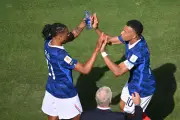 Mbappé e Olise trocam apenas um passe na derrota da França para a Espanha
