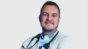 Médico condenado a 10 anos por tráfico de hormônios se entrega à PM