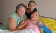 Mãe baiana cria absorvente dérmico para gastrostomizados inspirada no filho